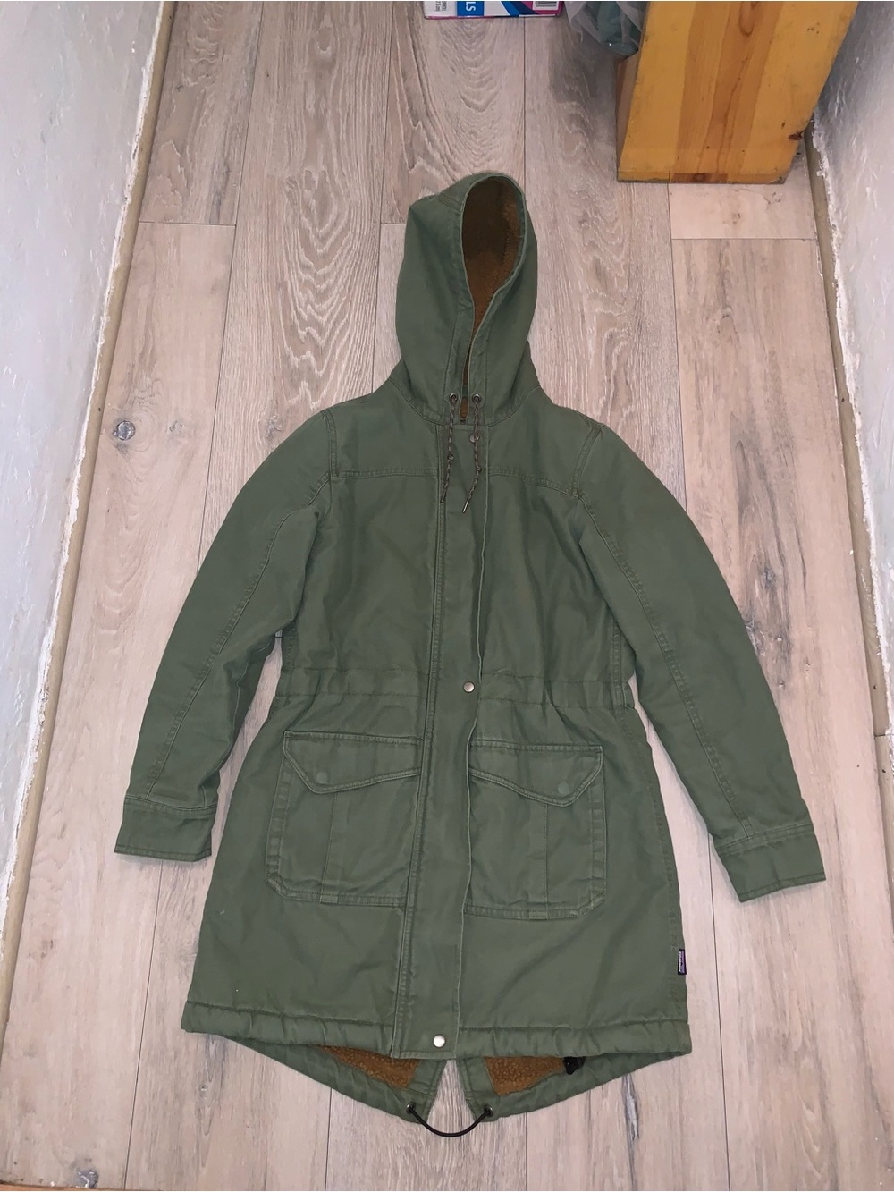 Patagonia Women's Insulated Prairie Dawn Parka in Fatigue Green Size: X-Small
